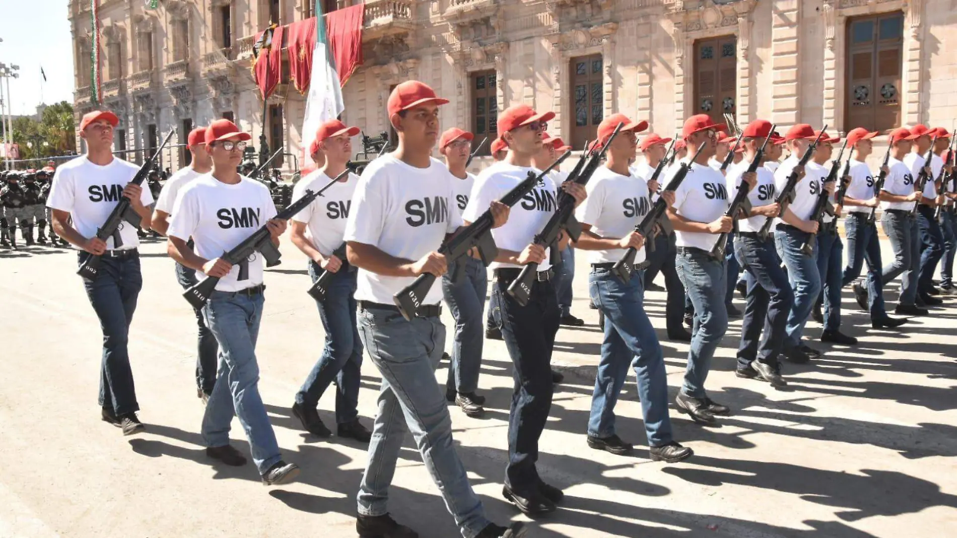 desfile 16 septiembre jóvenes servicio miltar 